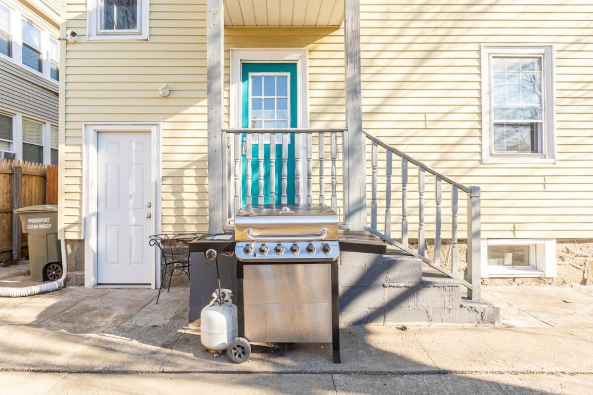 The Blue Sapphire 2Br 2 King Beds & Ample Backyard Apartment Bridgeport Exterior photo